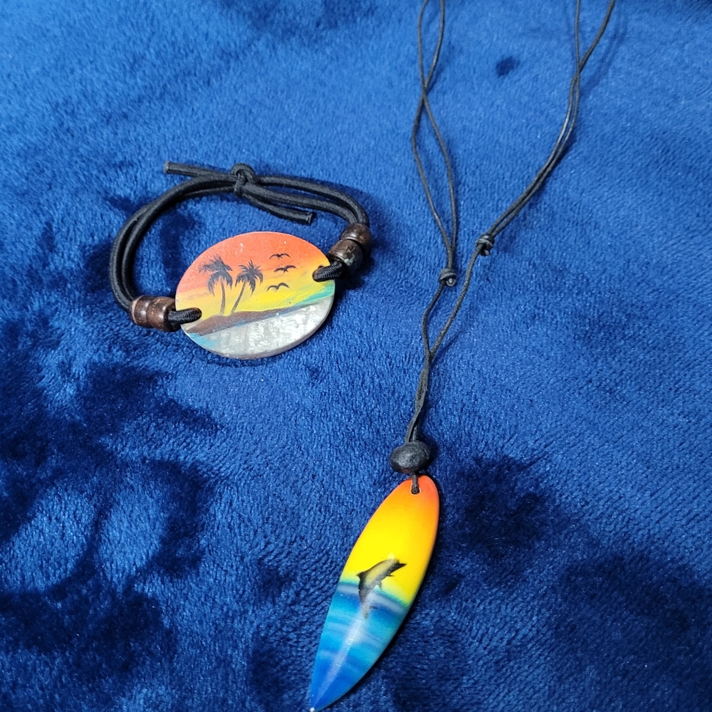 Vintage Hawaiian themed bracelet and necklace set unisex